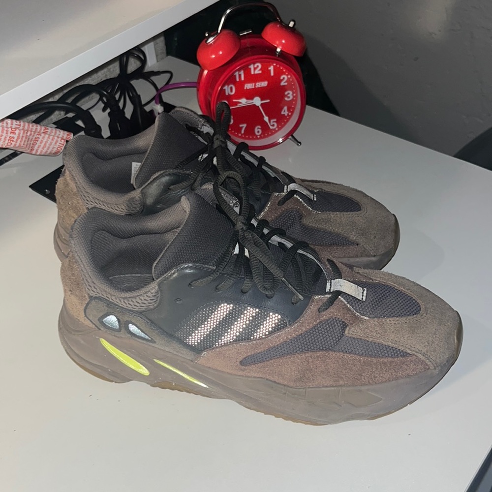YEEZY 700 MAUVE